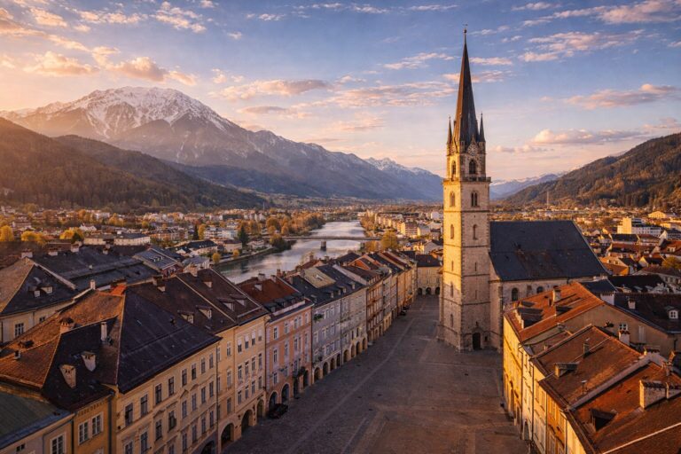 Sehenswürdigkeit in Villach entdecken: 10 besondere Tipps Villach in golden hour light